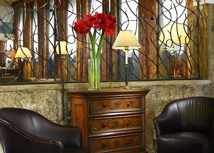 Commodore Hotel 4*