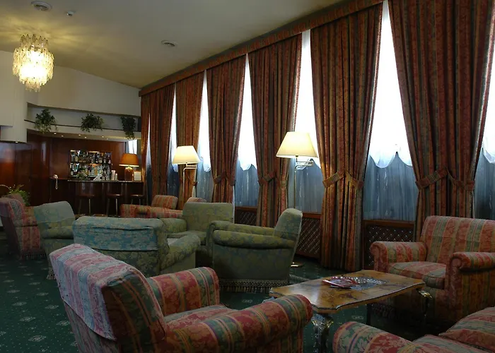 Commodore Hotel